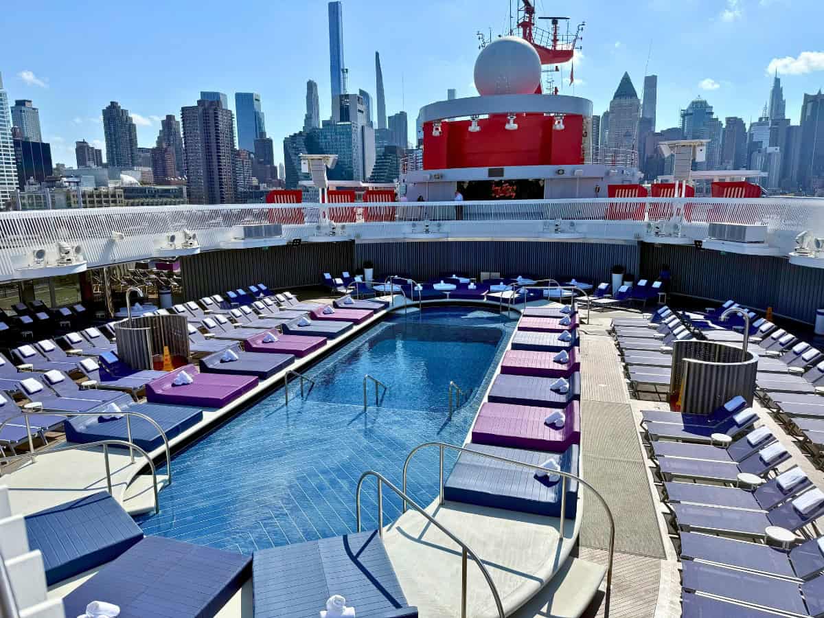 Photo of the Brilliant Lady pool