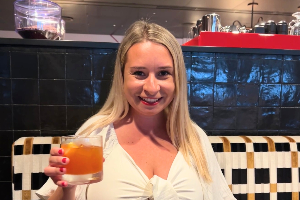 Photo of Eleanor and her drink at Rojo